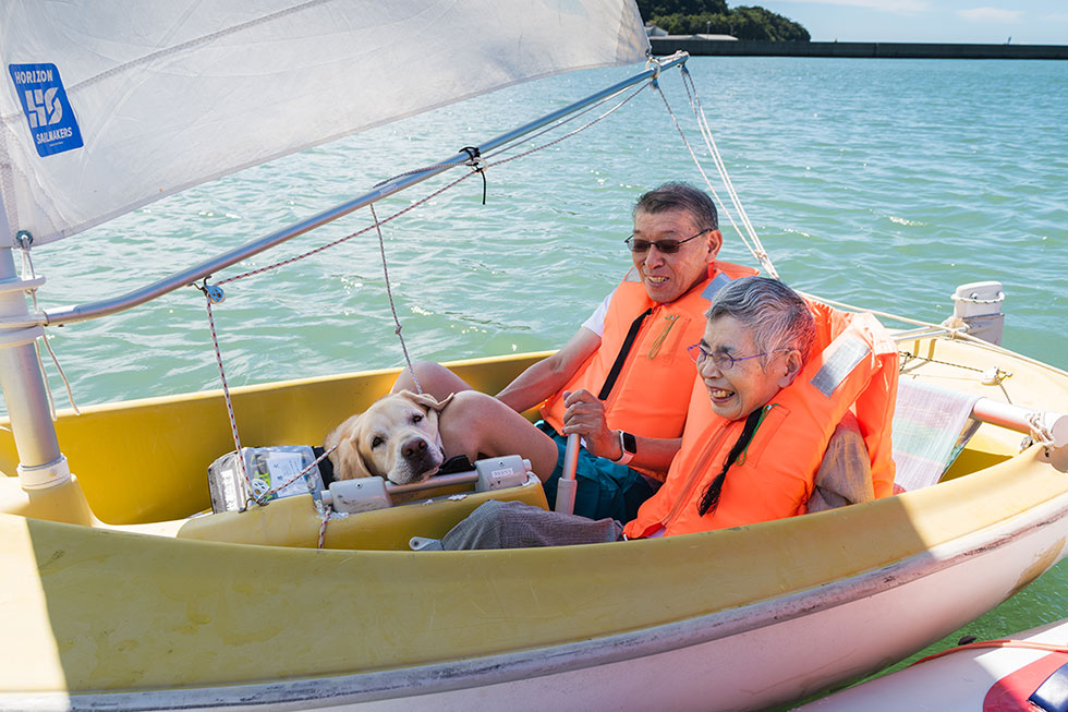 写真:盲導犬と一緒にハンザクラス（ヨット）体験4